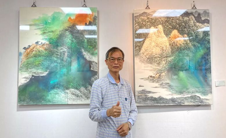 黃乾成教授於風景心境展覽作品前(公民新聞)