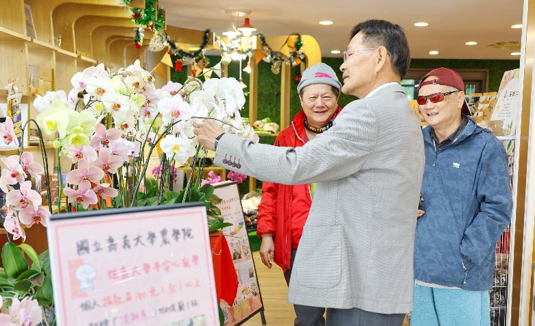 過年挑蘭花別只看花多  嘉大農學院沈榮壽院長提供選購蝴蝶蘭6項關鍵秘訣