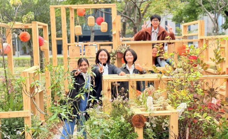 設計施作組國立嘉義大學景觀學系〈游歷在目〉拿下冠軍，獲得10萬元獎金。（自由時報）