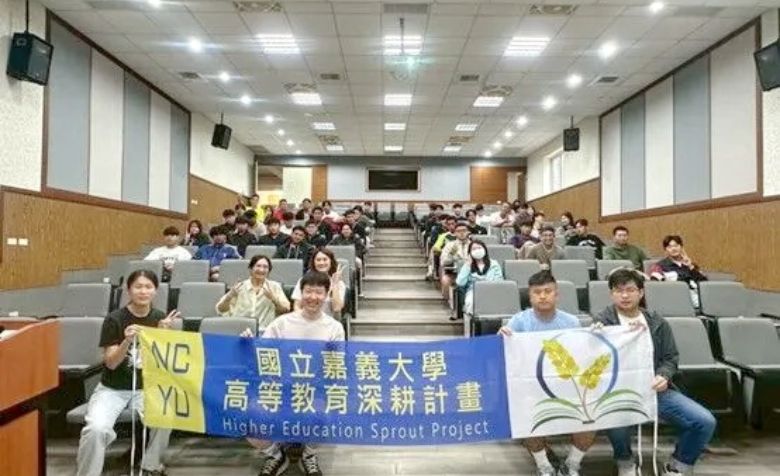 嘉義大學攜手臺灣國立大學系統邀請知名體育主播蔡宜瑾傳授實戰心法。（東森新聞雲）