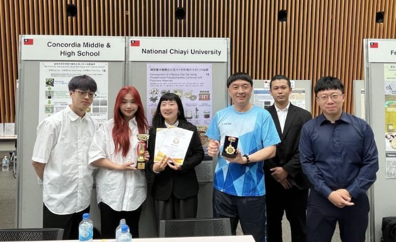 嘉義大學生化系創業師生團隊。(經濟日報)