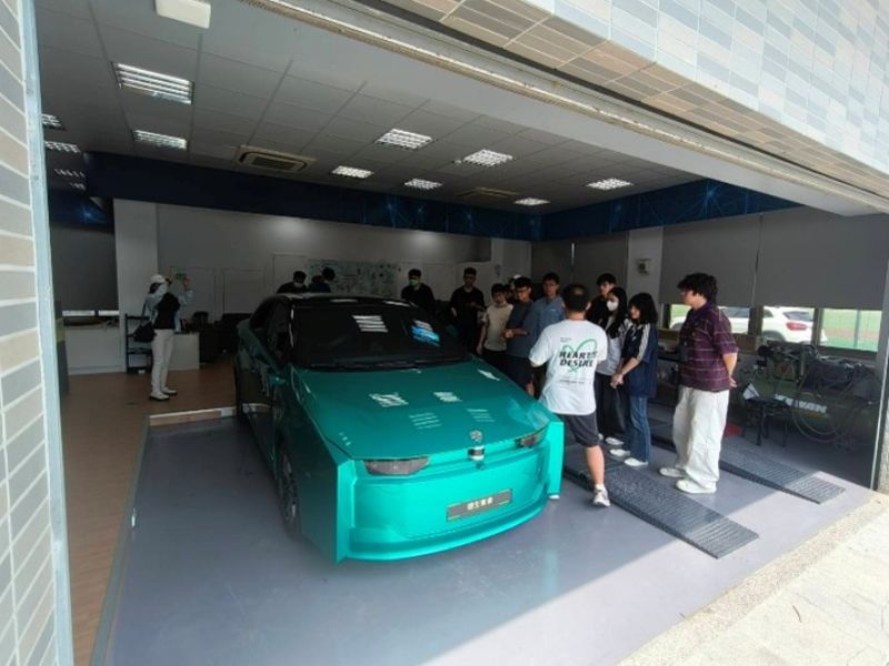機械系師生參訪國立雲林科技大學智慧電動車產業服務與人才培育中心