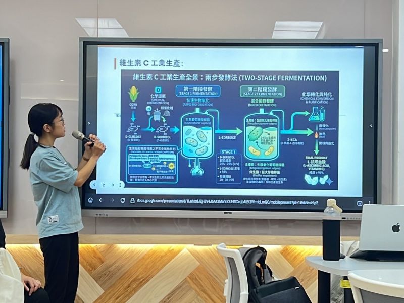 學生結合資料查找與 AI 工具輔助生成流程圖並進行發表。