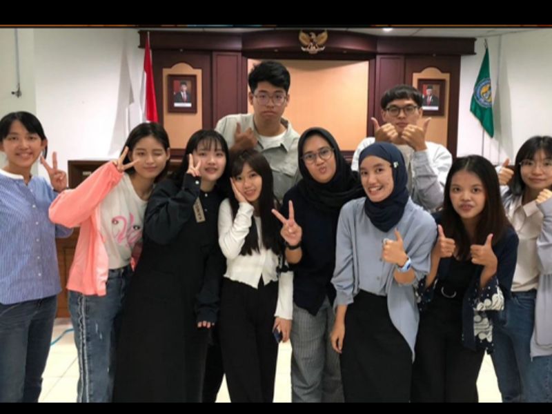 【國際實習/見習與交換】數理教育碩士班林俞君於112年6月29日~7月30日至印尼日惹大學進行教學實習(機器人教學)