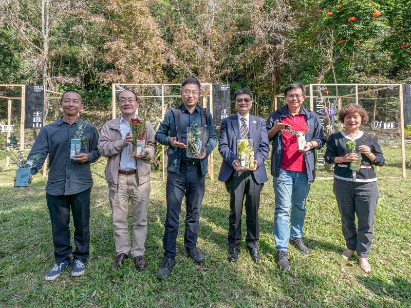 As part of the project commissioned by the Chiayi Branch, Forestry and Nature Conservation Agency, Ministry of Agriculture, NCYU developed the “Forest Parfum – Tufei Mountain Series” based on Taiwanese incense-cedar, an afforestation tree species.