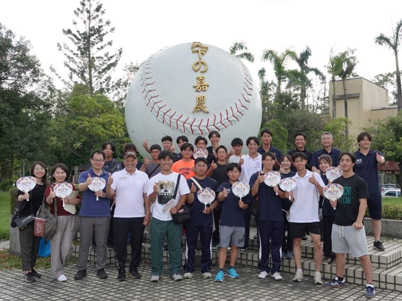 參觀KANO園區並合影。