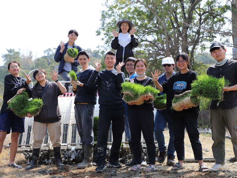 圖1農藝學系傳承農專時期務實之優良傳統及田間實務經驗。.jpeg