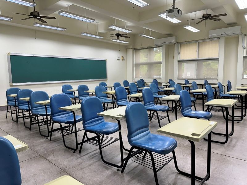 嘉大考場提供整齊舒適空間