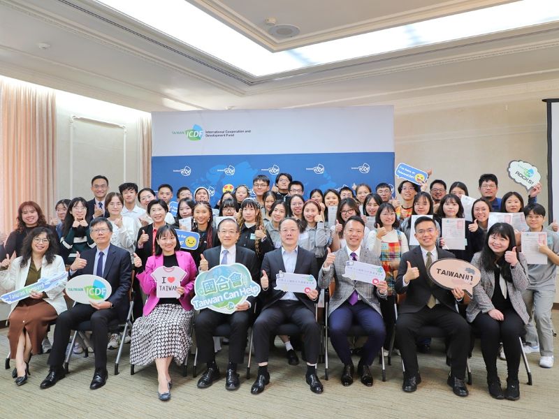 圖：國合會海外技術協助服務計畫聯合實習成果分享會與會貴賓及全體海外實習同學合影。（照片由教務處提供）