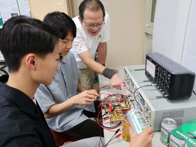 啤酒開封後能放多久？嘉大電機系採電導法偵測 這時間快喝完