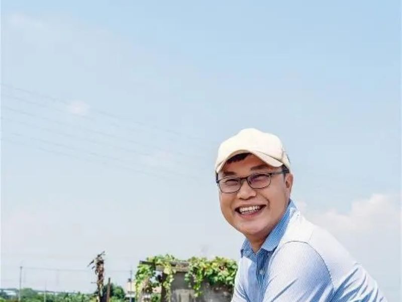 陳建瑋回鄉創立大人物農產運銷合作社，扮演「產」跟「銷」之間溝通的橋梁。 (大人物農產運銷合作社提供)
