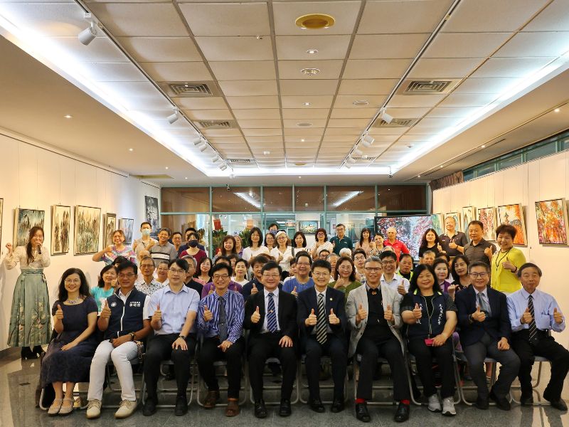 「水漾波光」開幕典禮圓滿舉行，與會貴賓、藝術同好及校內外來賓齊聚共同見證展覽開展。