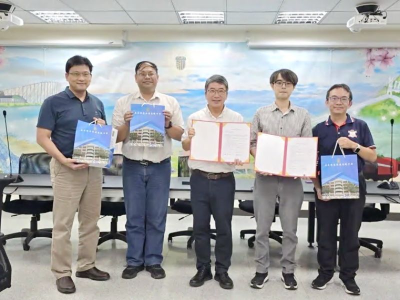 嘉義縣立永慶高中與嘉義大學資工系締結合作夥伴關係，將推動人工智慧與程式設計教育，共同培育AI科技人才。圖／郭春松提供