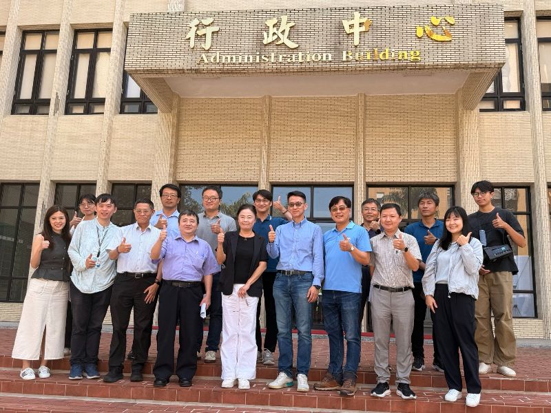 教育部專家團隊與本校同仁大合照。