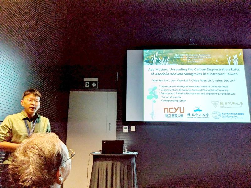 圖:林蔚任助理教授參加12th國際濕地大會(12th_INTECOL_Wetlands_Conference)進行論文口頭報告。(照片由研發處提供)