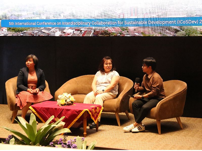 莊慧文老師在大會主題演講後和與會者進行座談