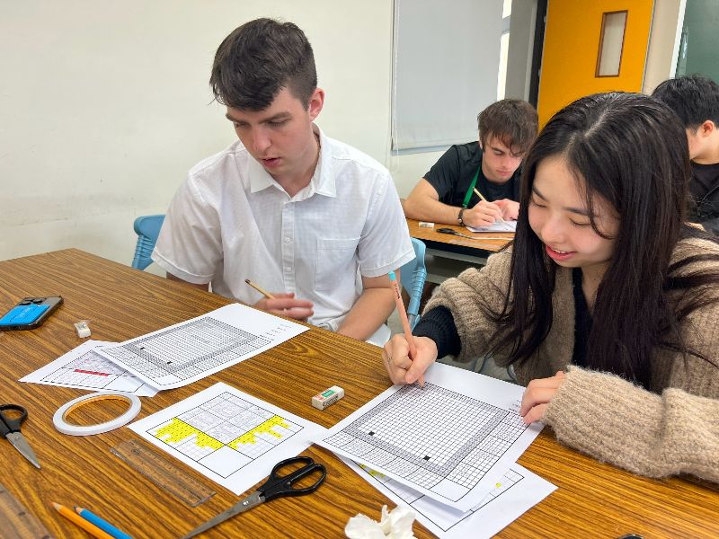 Stockton University師生與本校學生共同參與數學專業研習