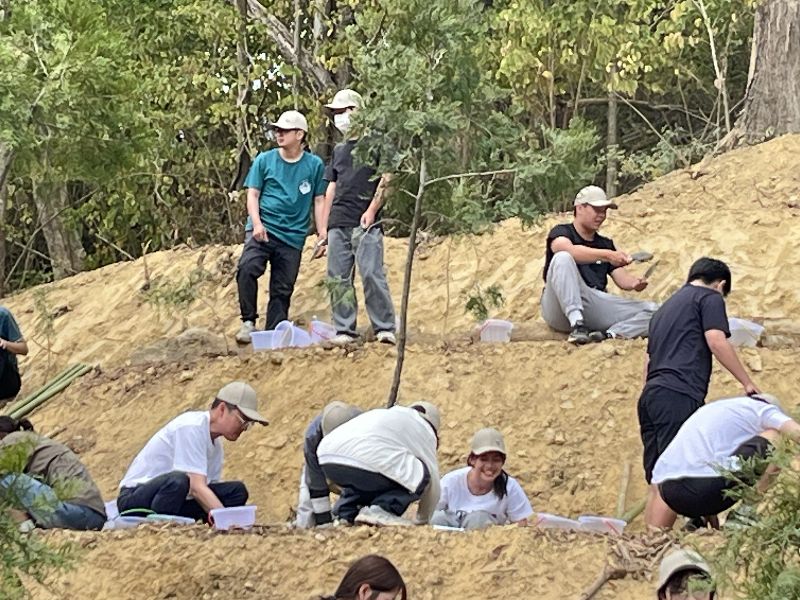 本系師生共襄盛舉植樹行動