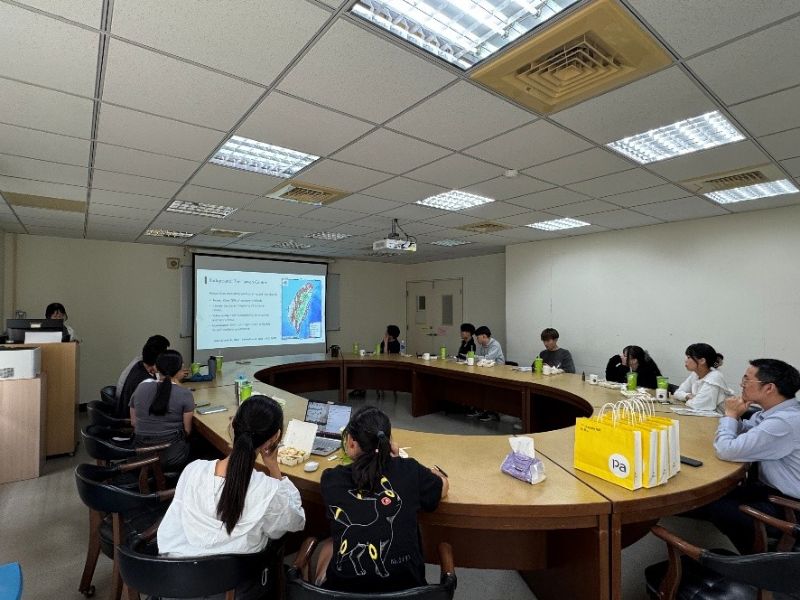 圖 4 日本學生與本系學生於嘉義大學進行交流座談，分享彼此研究主題與學習經驗