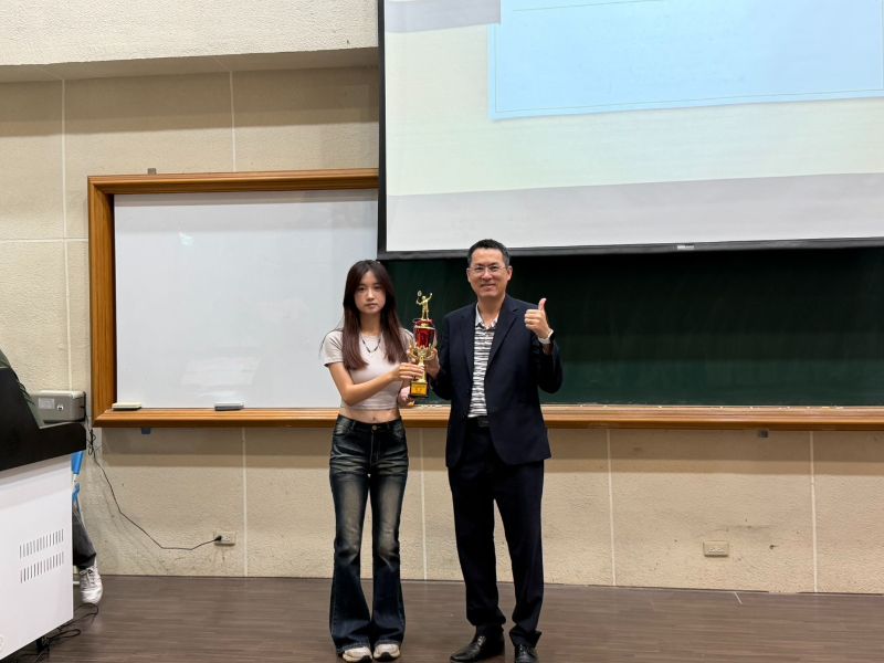 114學年度第2學期師生座談會第四十二屆全國大專院校森林相關科系聯合盃羽球冠軍頒獎