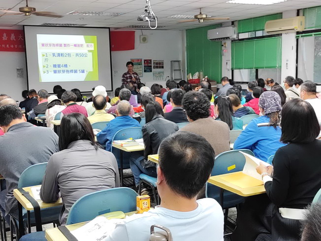 張山蔚老師講授土壤養分管理課程