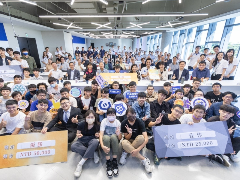 第二屆勤誠新代盃與會人員合影。(照片由機能學系翁老師提供)