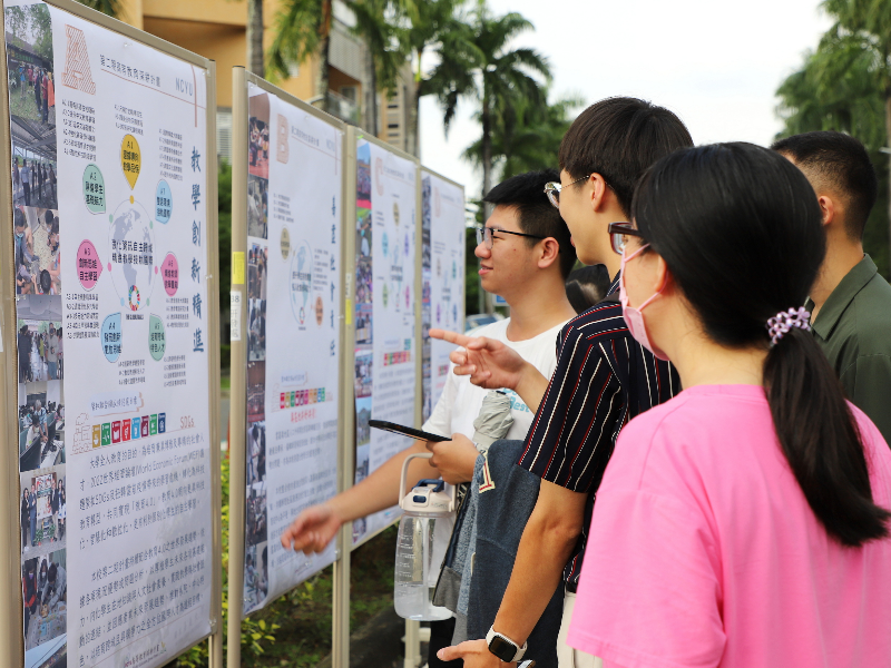 嘉大高教深耕計畫辧公室透過社團博覽會宣傳各主軸執行成果。