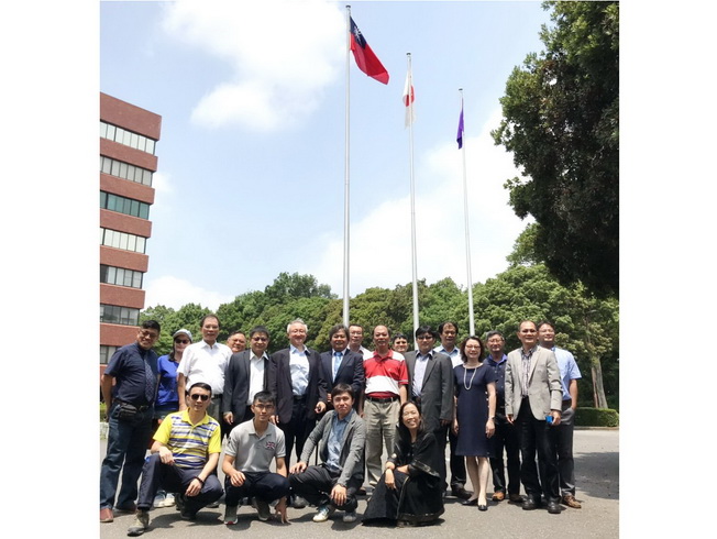 筑波大學升起中華民國旗歡迎嘉大參訪團