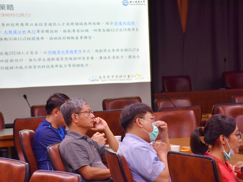 成果分享會時教師聆聽其他子計畫執行過程與成果。(照片由研發處提供)