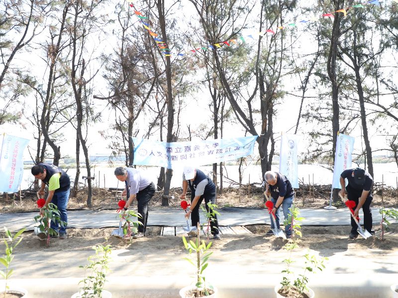 好美里保安林新榮景「嘉好花園」，今天(11日)舉行魚木種樹儀式並宣佈園區啟動。