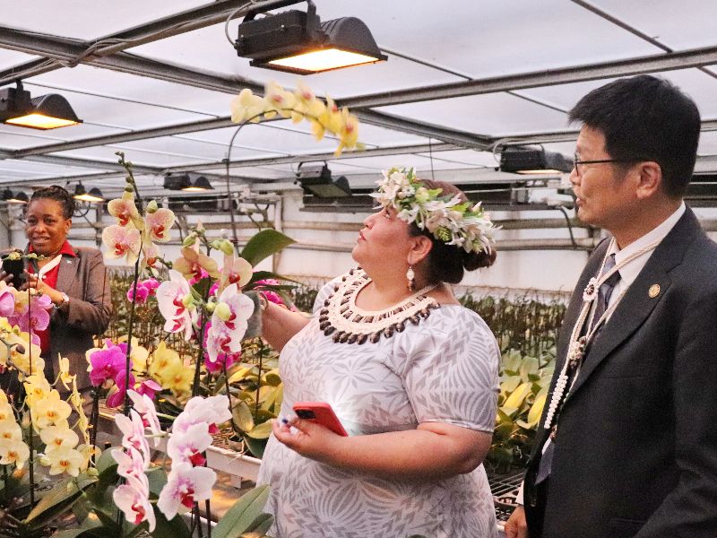 大使訪問團參觀本校園藝技藝中心。（照片由國際處提供）