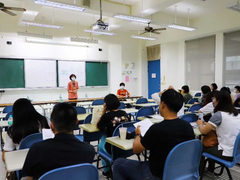 圖2:試務工作人員參與試務工作講習。