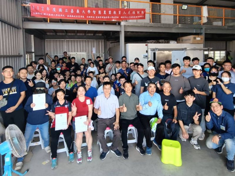 嘉大與嘉義縣政府合作辦理智慧農業教育人才培訓班。(照片由侯主任提供)