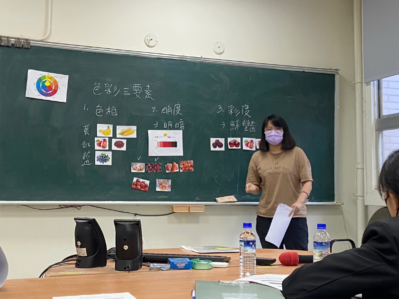 師資培育中心辦理系列性教師資格檢定考試講座、研習及模擬試教等, 精進師資生應試能力。（照片由師培中心提供）