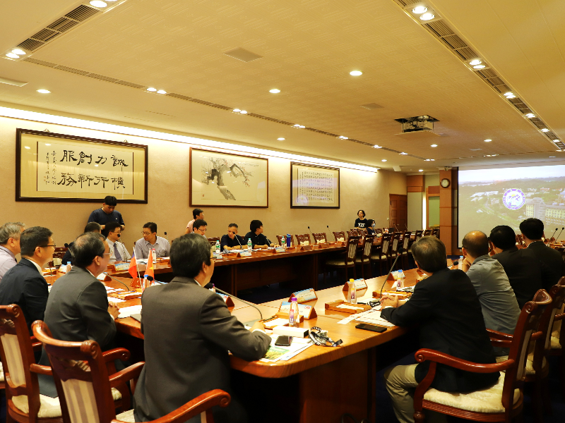 國際處透過影片讓肯特大學貴賓了解嘉大校園環境與特色。 