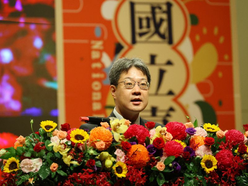 日本愛媛縣濱里要副知事於校慶典禮上致詞表達祝賀之意。