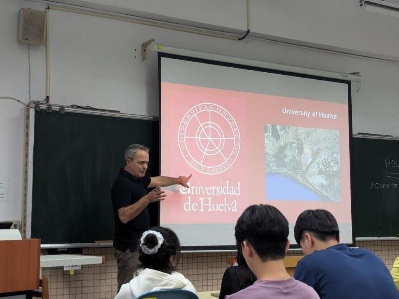 韋爾瓦大學Dr. Salvador Campos Jara分享西班牙文化