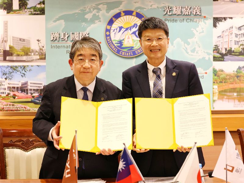 林翰謙校長與愛媛大學仁科弘重校長簽署合作備忘錄。