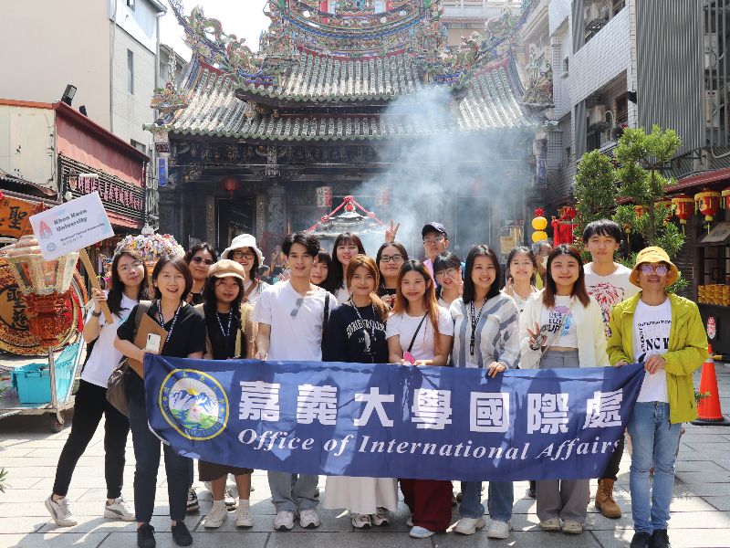 Khon Kaen University於2024年4月15-28日薦送學生至嘉大體驗特色課程與前端研究，並由國際處安排進行在地文化參訪。
