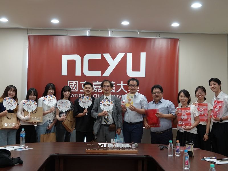 山口縣立大學師生訪團與本校國際處交流。