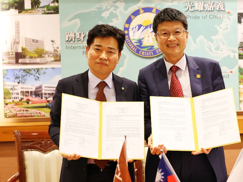 林翰謙校長與韓國大邱大學Dr. Soon jin Park校長簽署合作備忘錄。
