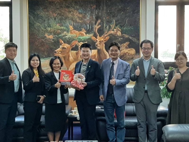 泰國湄州大學（Maejo University）農業生產學院Theeranuch Jaroenkit與助理教授Jutamas Piladee博士於2025年8月14日來訪並拜會林翰謙校長。