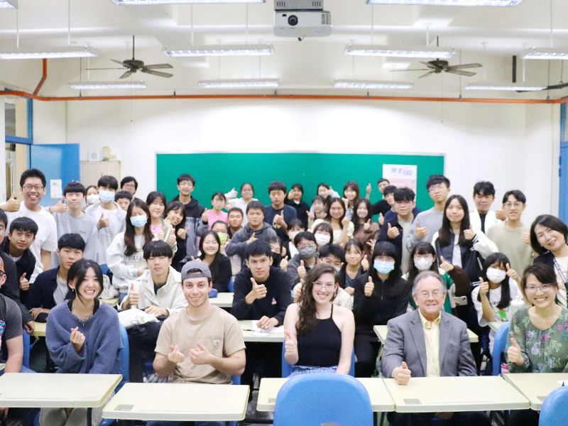 美國愛達荷大學訪團於2024年3月12日至15日訪校參與通識課程「全球化與多元文化」與上課學生互動。