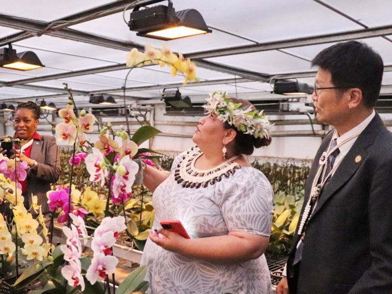 大使訪問團參觀本校園藝技藝中心。（照片由國際處提供）
